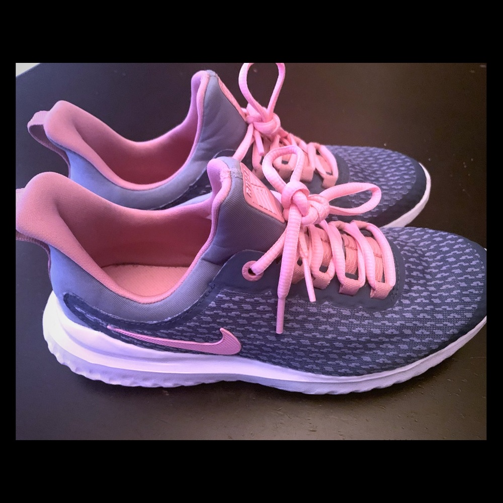 Nike Renew Rival running sneakers